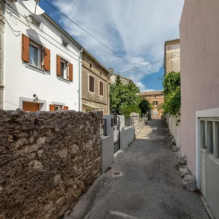 Adria By Interhome 別荘 オミサリ